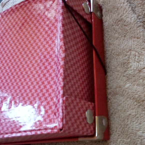 Nifty Red Box - Picture 4 of 7